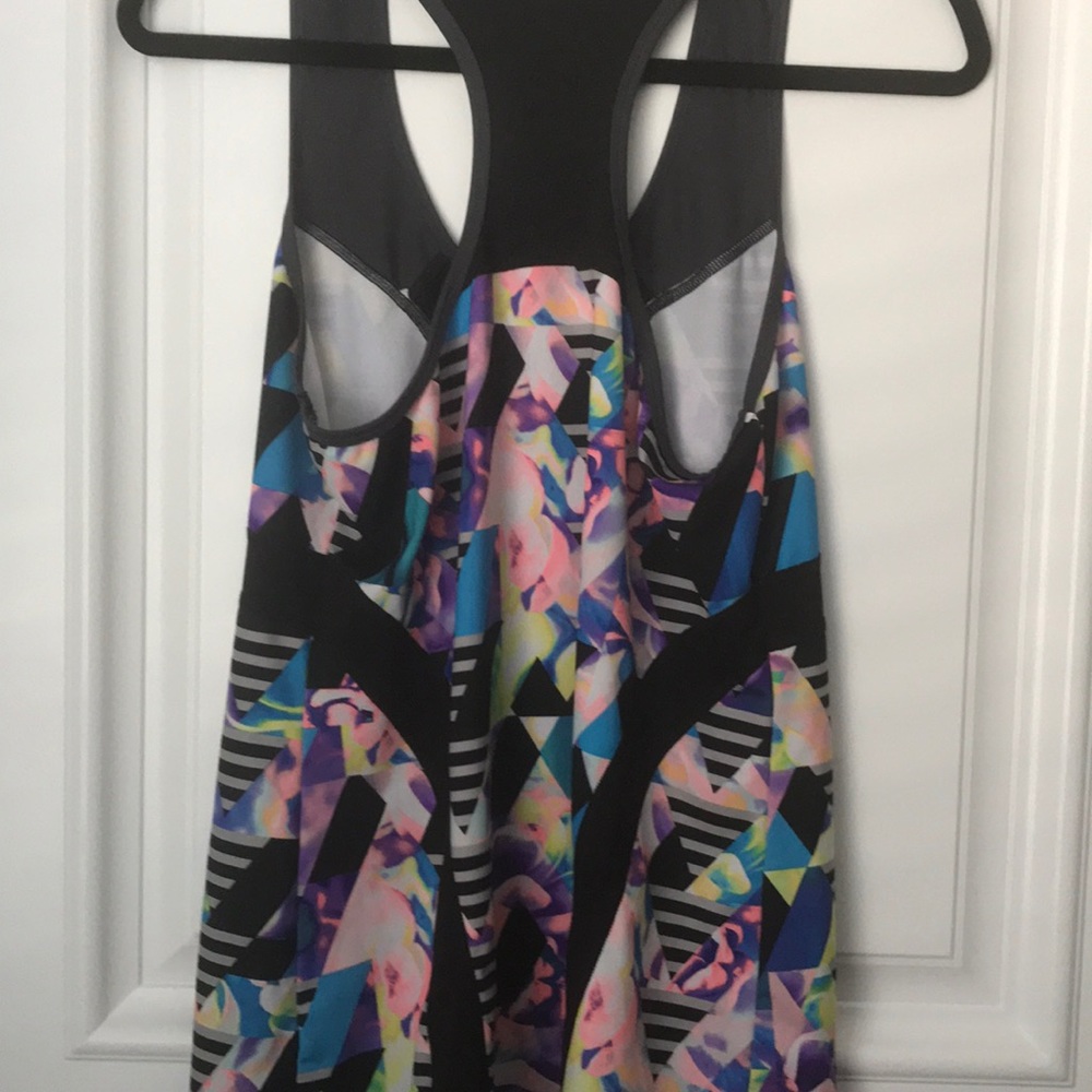 Workout top - Picture 2 of 5